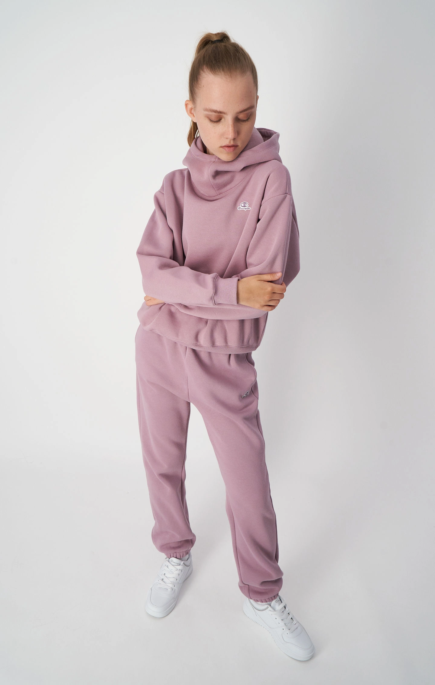 Kapuzenpullover aus schwerem Fleece mit Ton-in-Ton-Logopatch